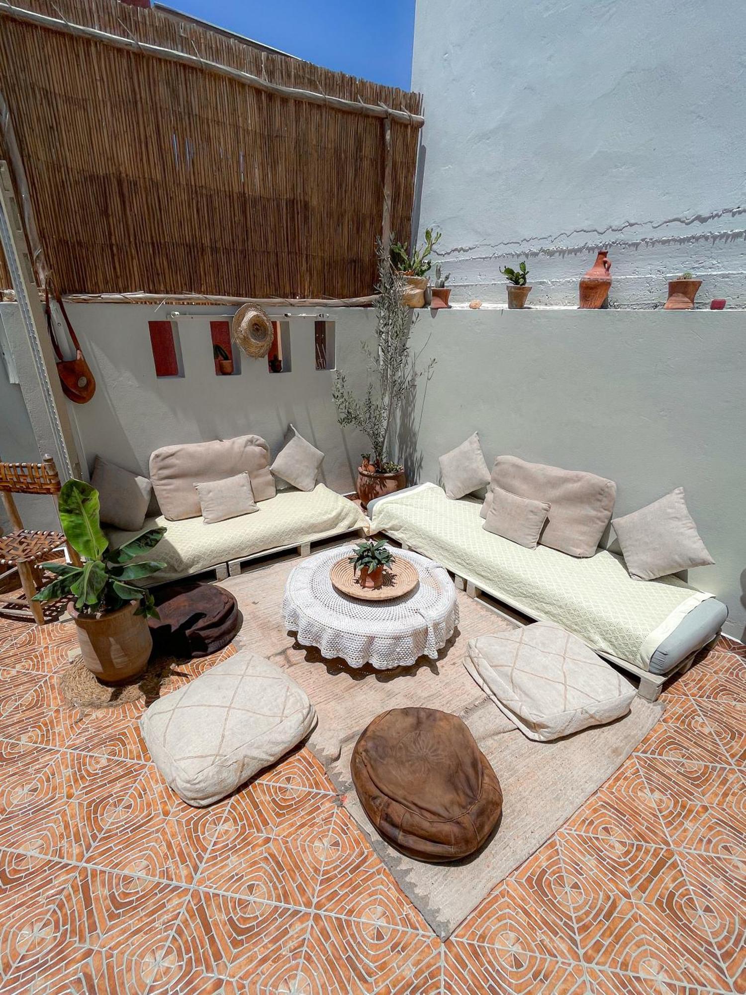 Desart Hostel Tamraght Ngoại thất bức ảnh